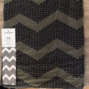 NWT Manaola pareo niho mano olive green & black